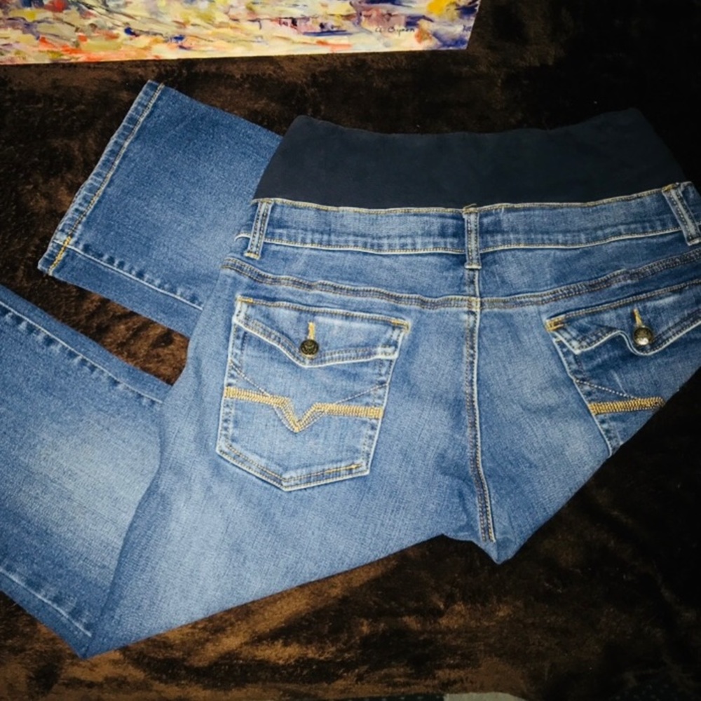 Maternity Cropped Jeans - Picture 2 of 6